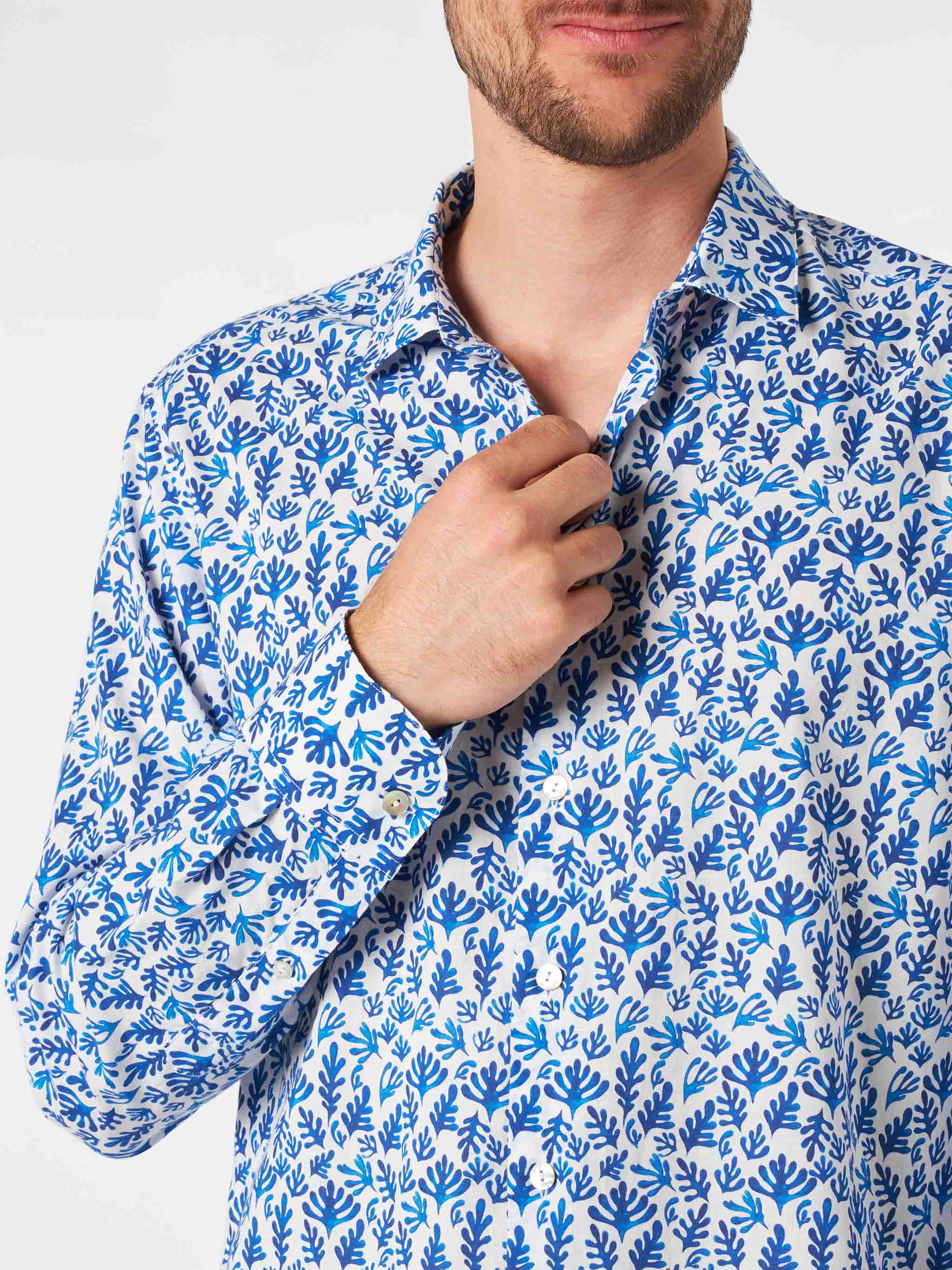 Man muslin cotton Sikelia shirt with blue leaves print - Image 3