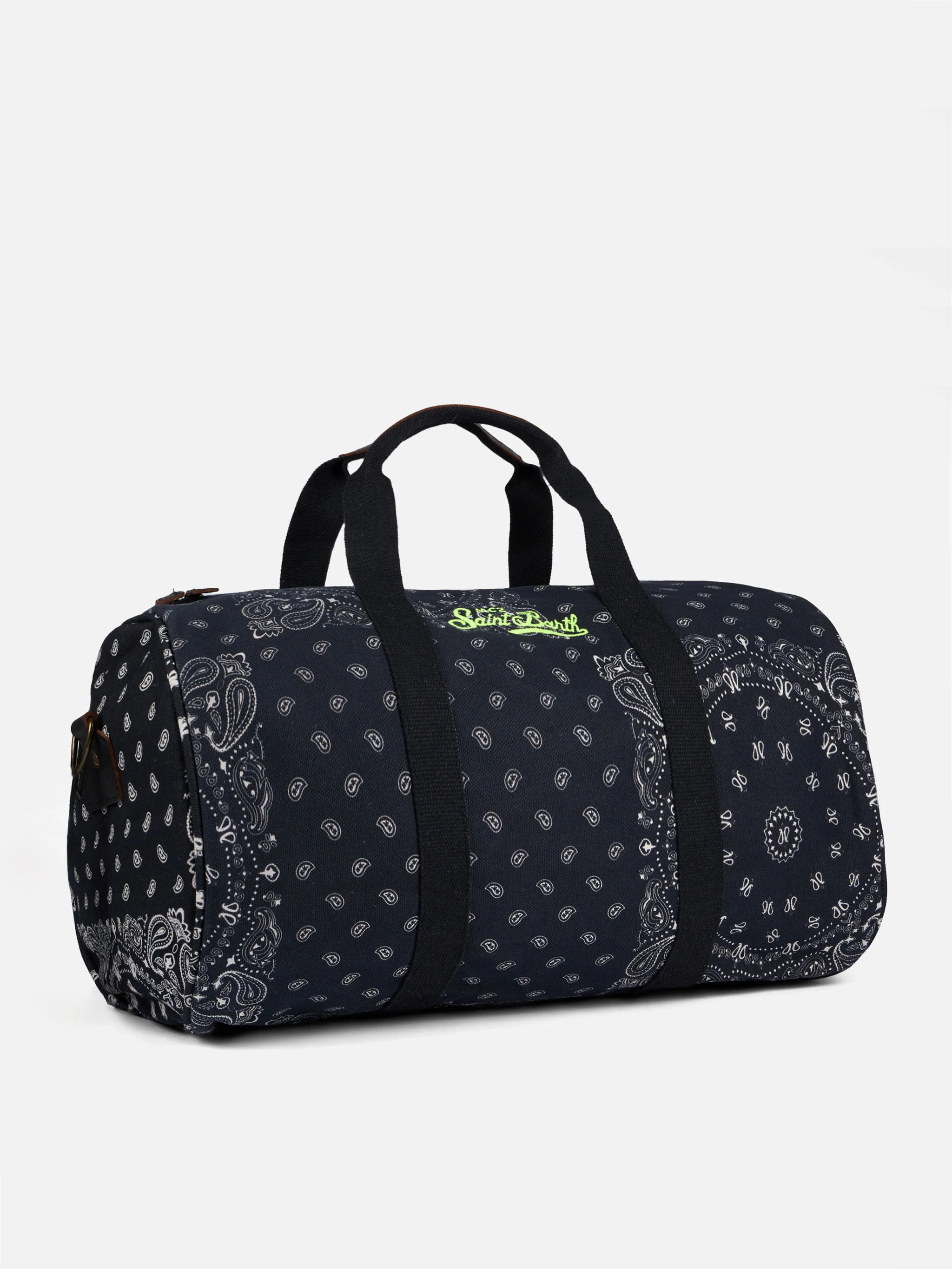 Travel duffel bag with black bandanna print - Image 3